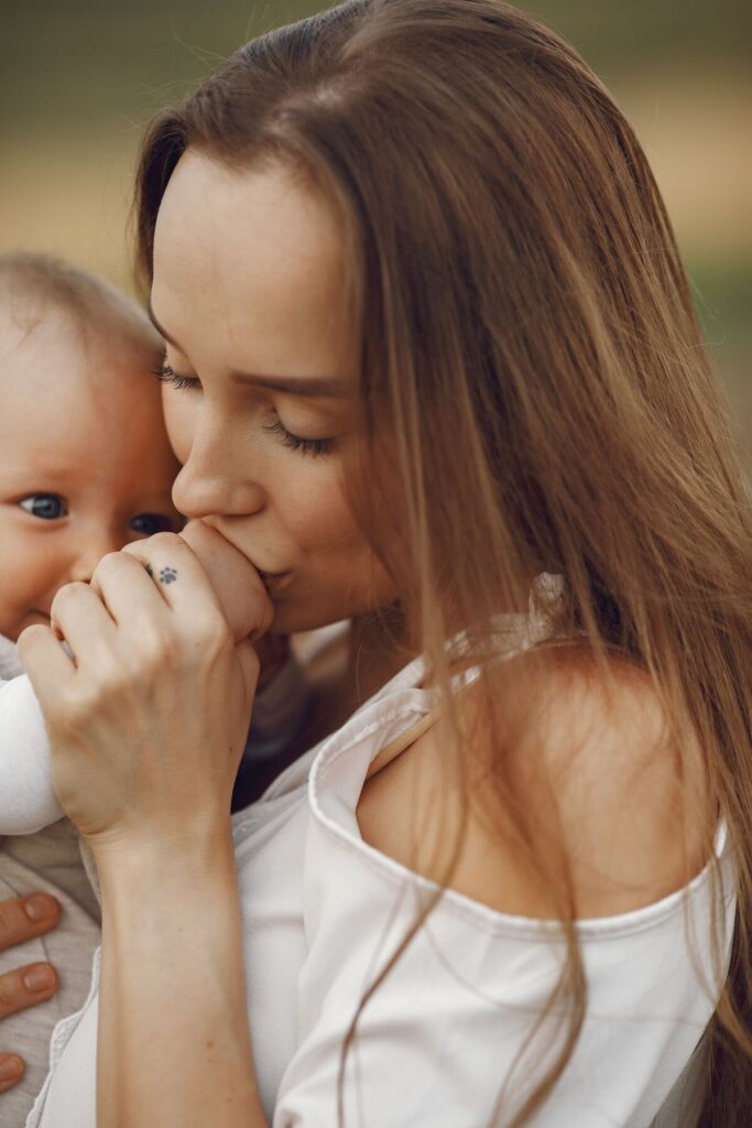 Home émotions sommeil bébé attachement mère enfant